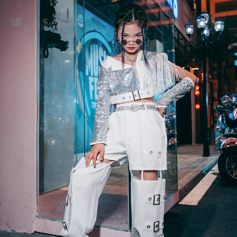 

Модные джазовые танцевальные костюмы с блестками, белые топы с бахромой, брюки-карго, одежда для уличных танцев, одежда для бальных танцев в стиле хип-хоп, одежда для выступлений