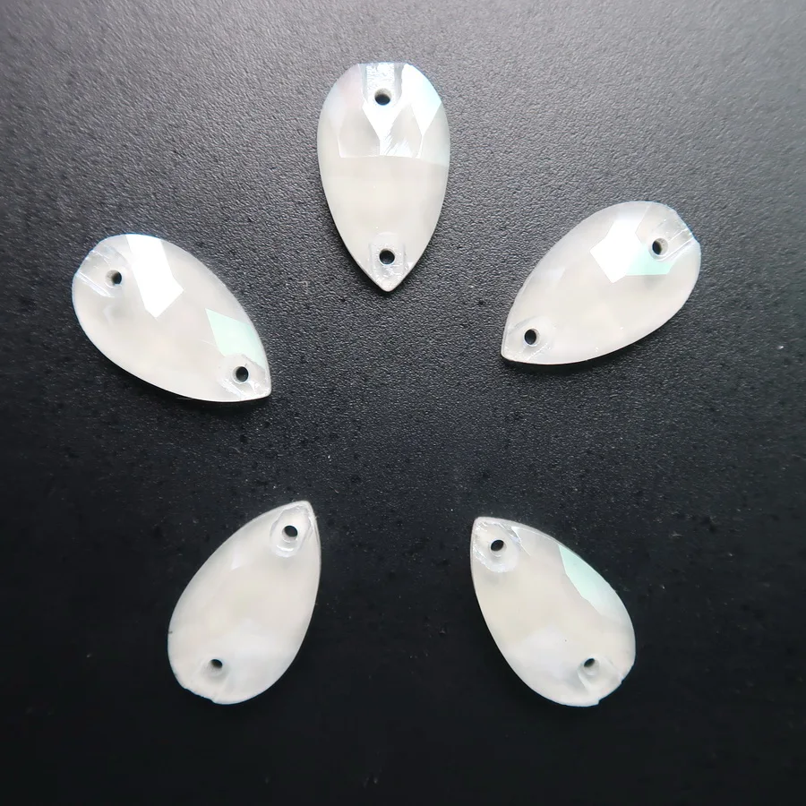 Geleeartige Kristallsteine in Tropfenform mit Flacher Rückseite und Zwei Löchern, 5 Größen, zum Aufnähen auf Kleider, Schuhe, Taschen, DIY-Dekoration – Detail 4
