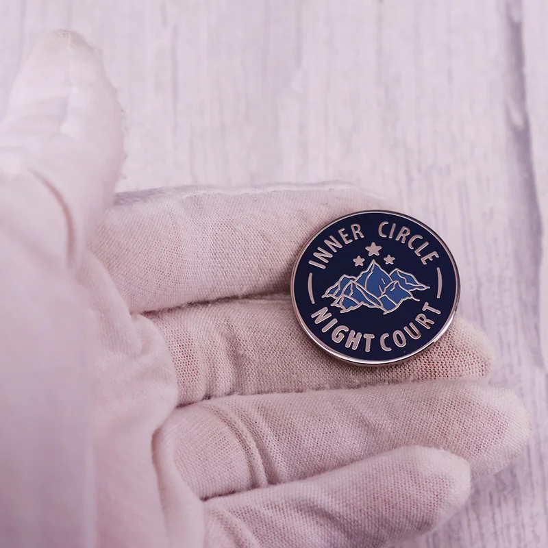 الدائرة الداخلية ليلة المحكمة الشارات المثبته بالدبابيس nerd الهدايا