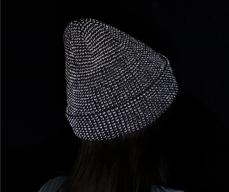 TOHUIYAN Reflektierende Strickmützen, magisch, hohe Sichtbarkeit, Winter, warme Mützen, Damen und Herren, Motorhaube, Beanie-Mütze für nächtliches Laufen, Gehen – Detail 1