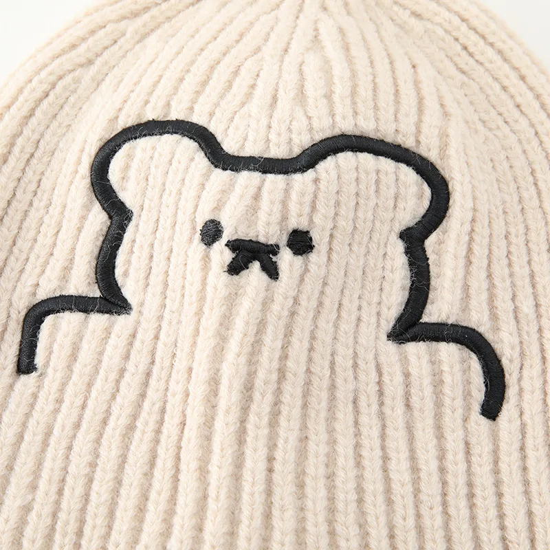 New Fashion Winter Bear ricamo Cute Warm Beanie Hat Lovers Wild Leather Cap uomo donna Skullcap lavorato a maglia con teschio spesso