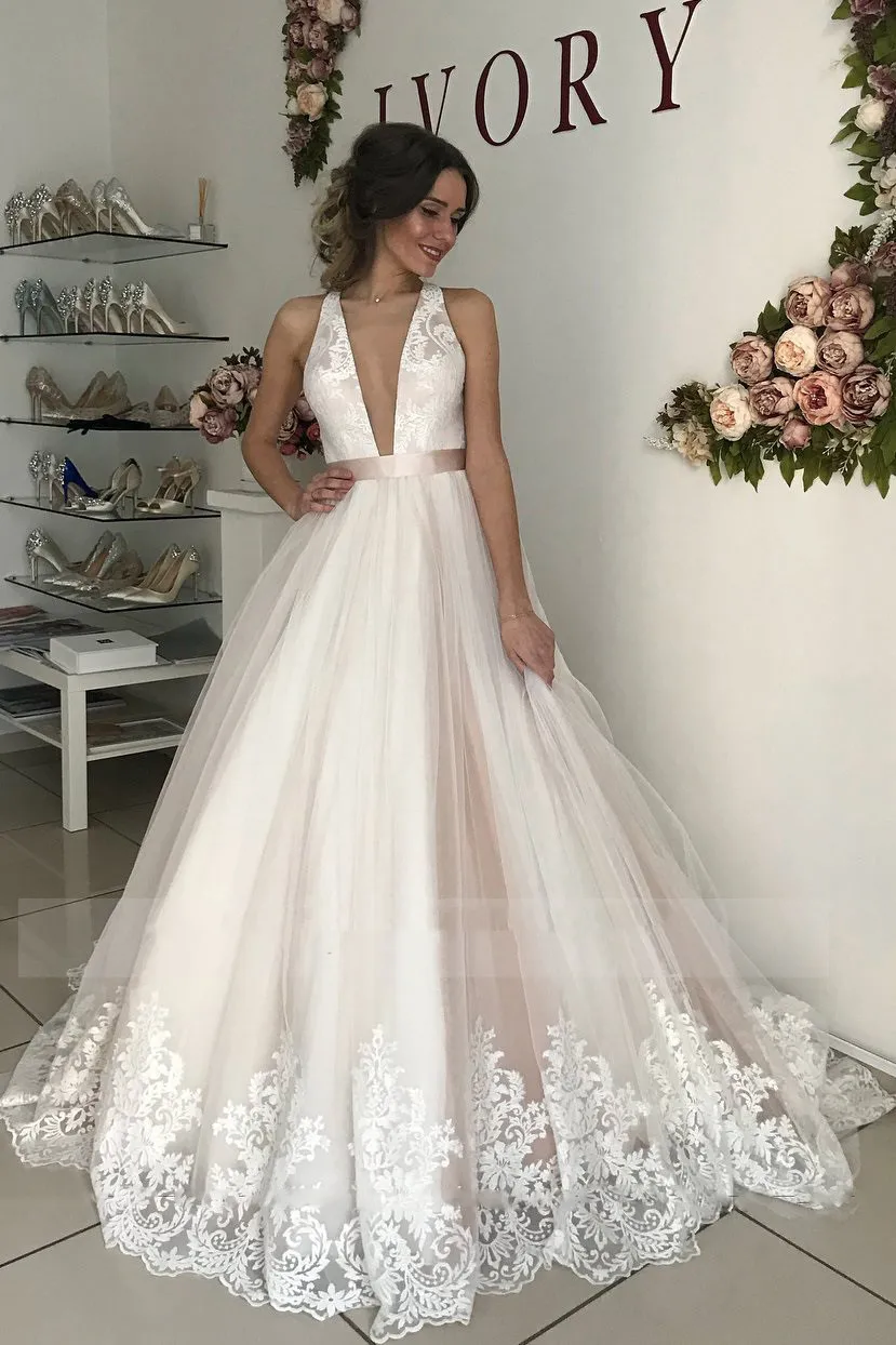 2023 Plunging Deep V Neck Lace Wedding Dress A Line Tulle Belt Criss Cross Backless Court Train Edge Applique Bridal Ball Gowns