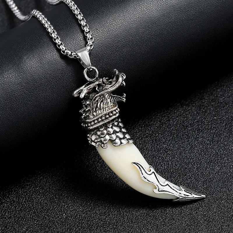 Retro domineering wolf tooth pendant necklace suitable for men's personalized ethnic style punk rock motorcycle jewelry gifts