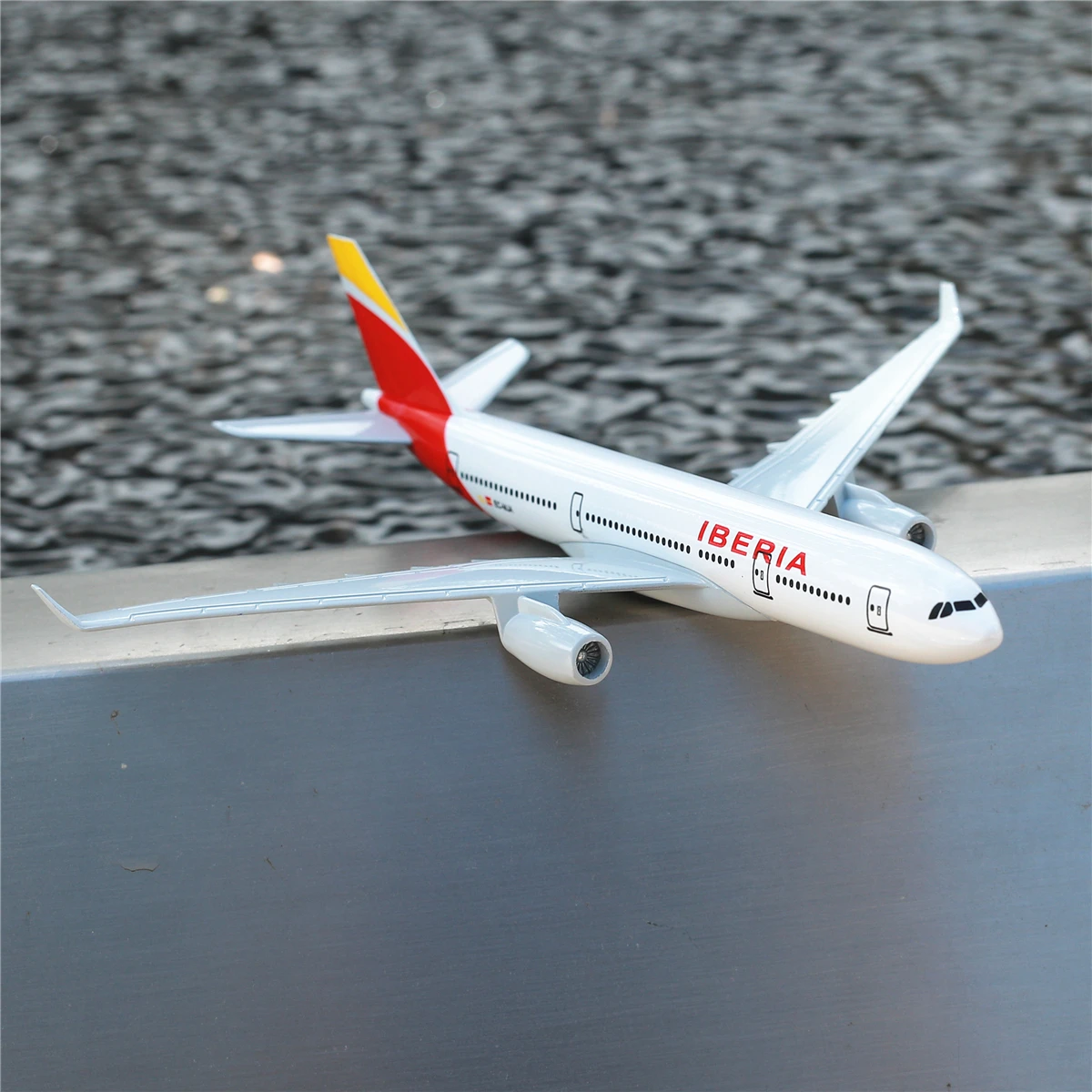 Scale 1:400 Metal Aivation Replica Spain Iberia A330 Airlines Aircraft Diecast Model 15cm Collectible Miniature Toys