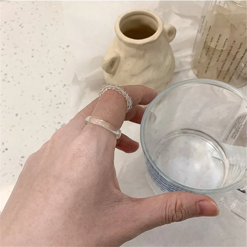 Neue koreanische ästhetische bunte Harz-Acryl-Ringe im Set für Damen – geometrische runde Ringe, temperamentvoller, vielseitiger Schmuck als Geschenk – Detail 9