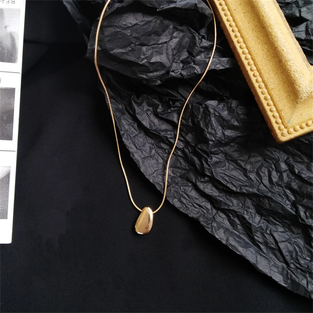 Kshmir 2021 Retro Simplicity Geometric Pendant Necklace Trendy Retro Necklace Glossy Collarbone Chain Woman Snake Chain Metal