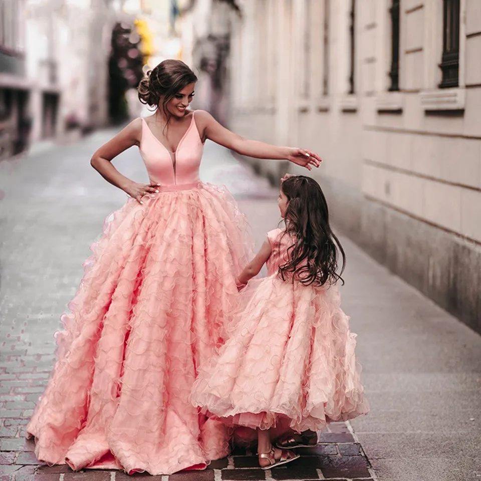 Gaun Pesta Merah Muda Gaun Prom 2021 Gaun Malam Ibu dan Anak Perempuan Pesta Formal Tulle Tanpa Lengan Ruffle Elegan Vestido Fiesta