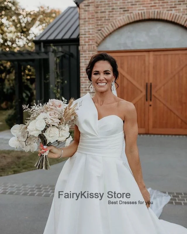 FairyKissy – robe de mariée en dentelle, élégante, sirène, sans manches, illusion de Satin doux, col en V, Iovry, moderne, traîne, 2021