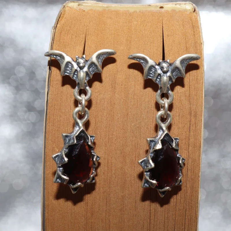 Vintage Red Vampire Bat Earrings Women\\\'s Girls Punk Gothic Pendant Earrings Jewelry Birthday Anniversary Gift