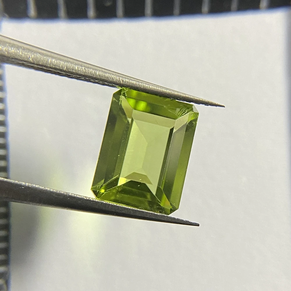 Meisidian A Quality  Octagon Cut  7X9mm 2 Carat Natural Peridot Stone