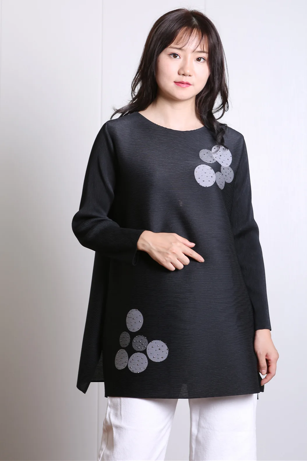 Round Neck Stick Round Hot Drill Long Sleeve Hem Slit Simple Fashion Pleated Top Shirts