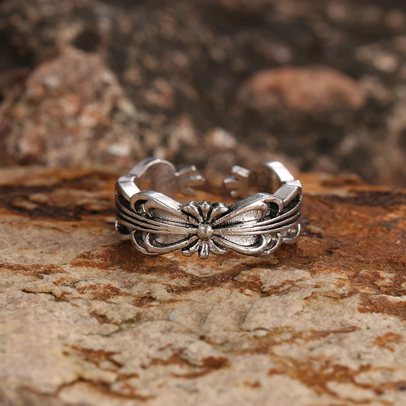 Bettyue Fashion Statement Charming Flower Bow Shape Ring Alloy Adjustable Ring For Female Dazzling Jewelry Banquet Fancy Gift
