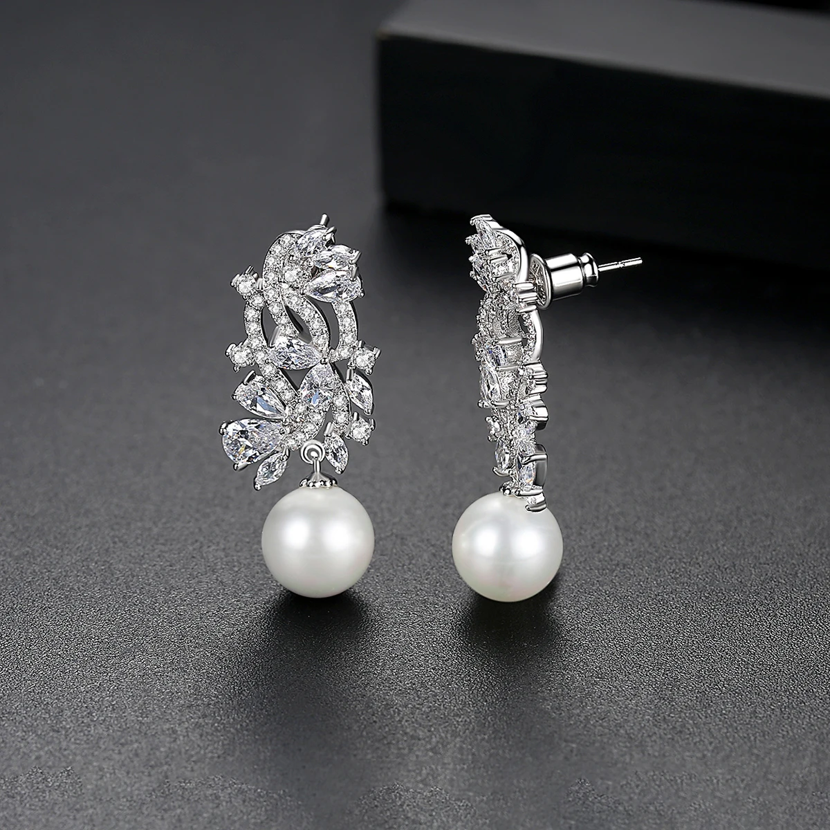 LUOTEEMI Luxury Unique Chic Big White Simulated Pearl Drop Earrings for Women Vintage CZ Wedding Bridal Jewelry Girl Party Gifts