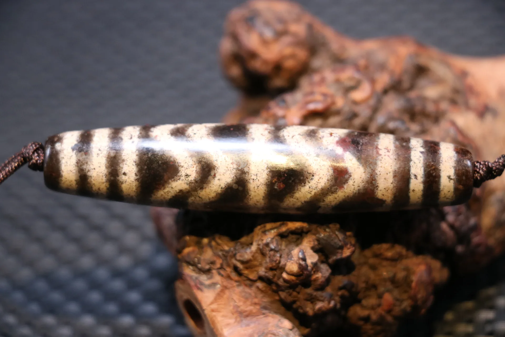 

Treasure Magic Power Tibetan Old Agate Cinnabar water wave dZi Bead Amulet Timestown UPD22