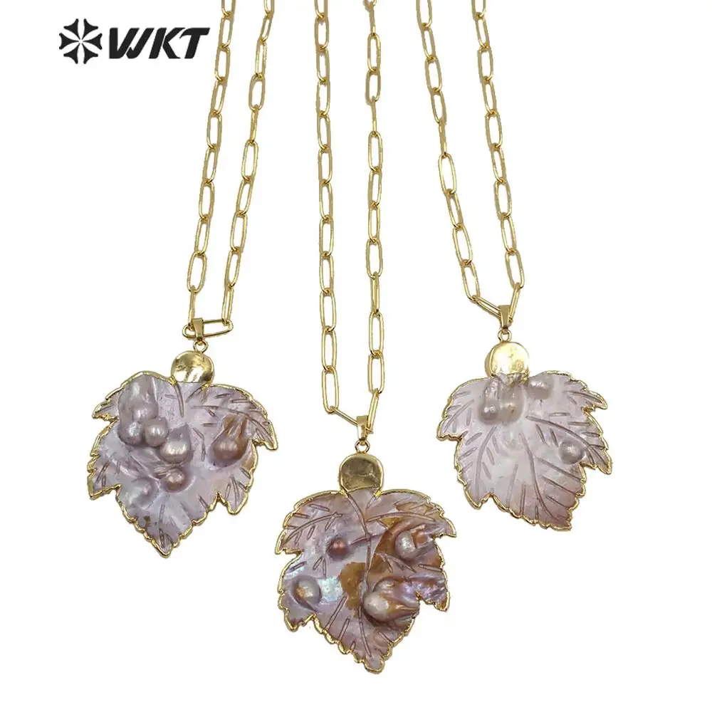 

WT-JN119 WKT Trendy Pearl Necklace MOP Carved Leaf Pendant Necklace Gold Electroplated Necklace Women Fashion Necklace Jewerly