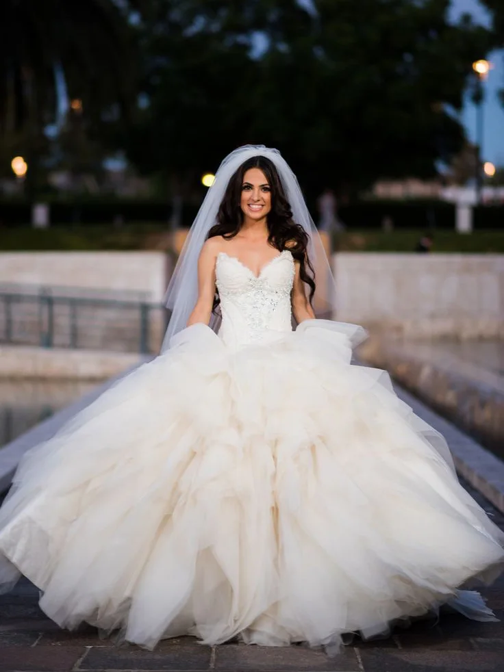 Splendido abito da sposa Sexy abito da ballo senza schienale per la festa nuziale