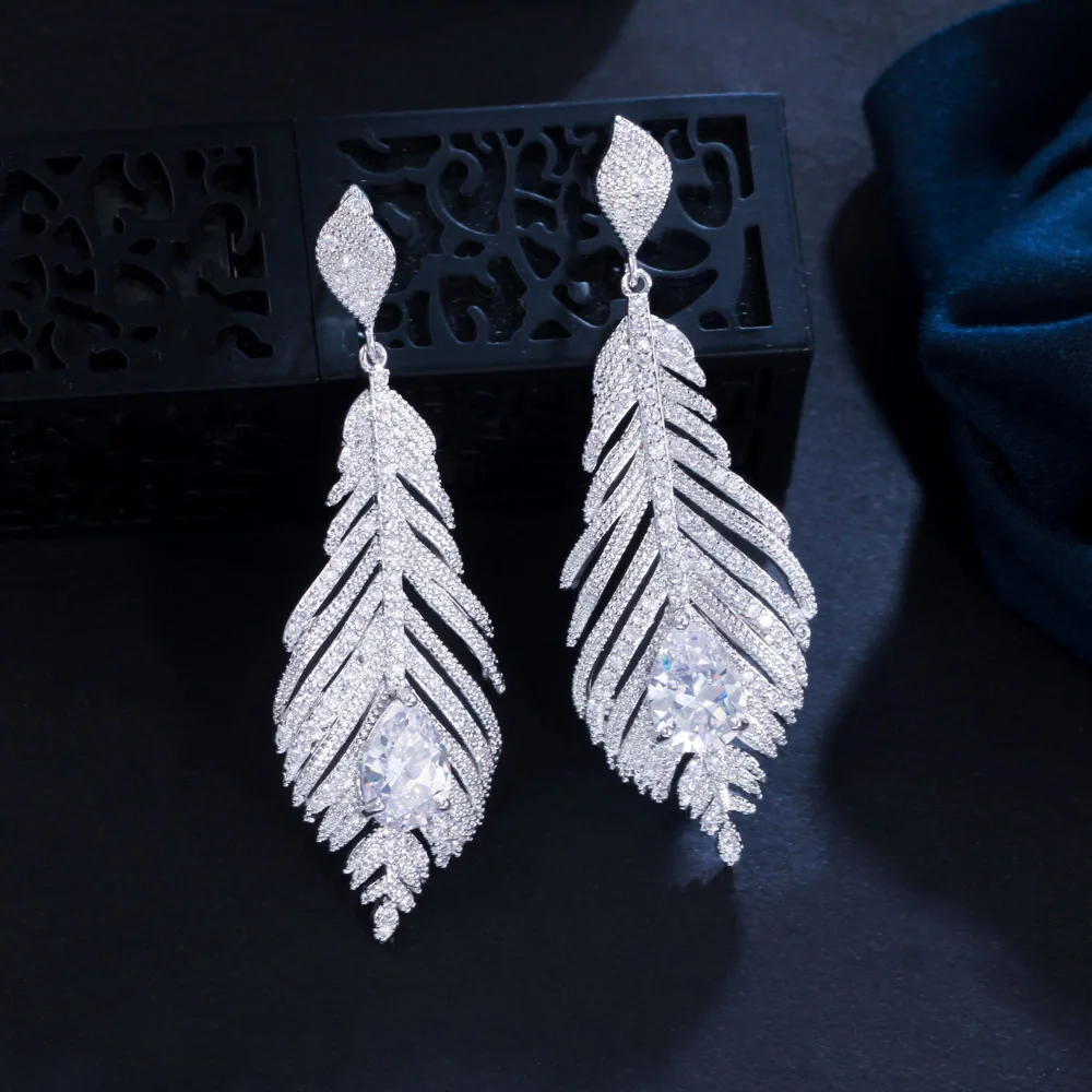 CWWZircons 2023 Trend Designer Cubic Zirconia Long Dangle Feather Earrings for Women Engagement Party Wedding Jewelry Gift CZ977