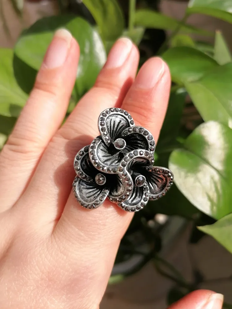 Ajojewel Big Black Flower Vintage Jewellery Rings Pave CZ Women\'s Beautiful Retro Gift Items