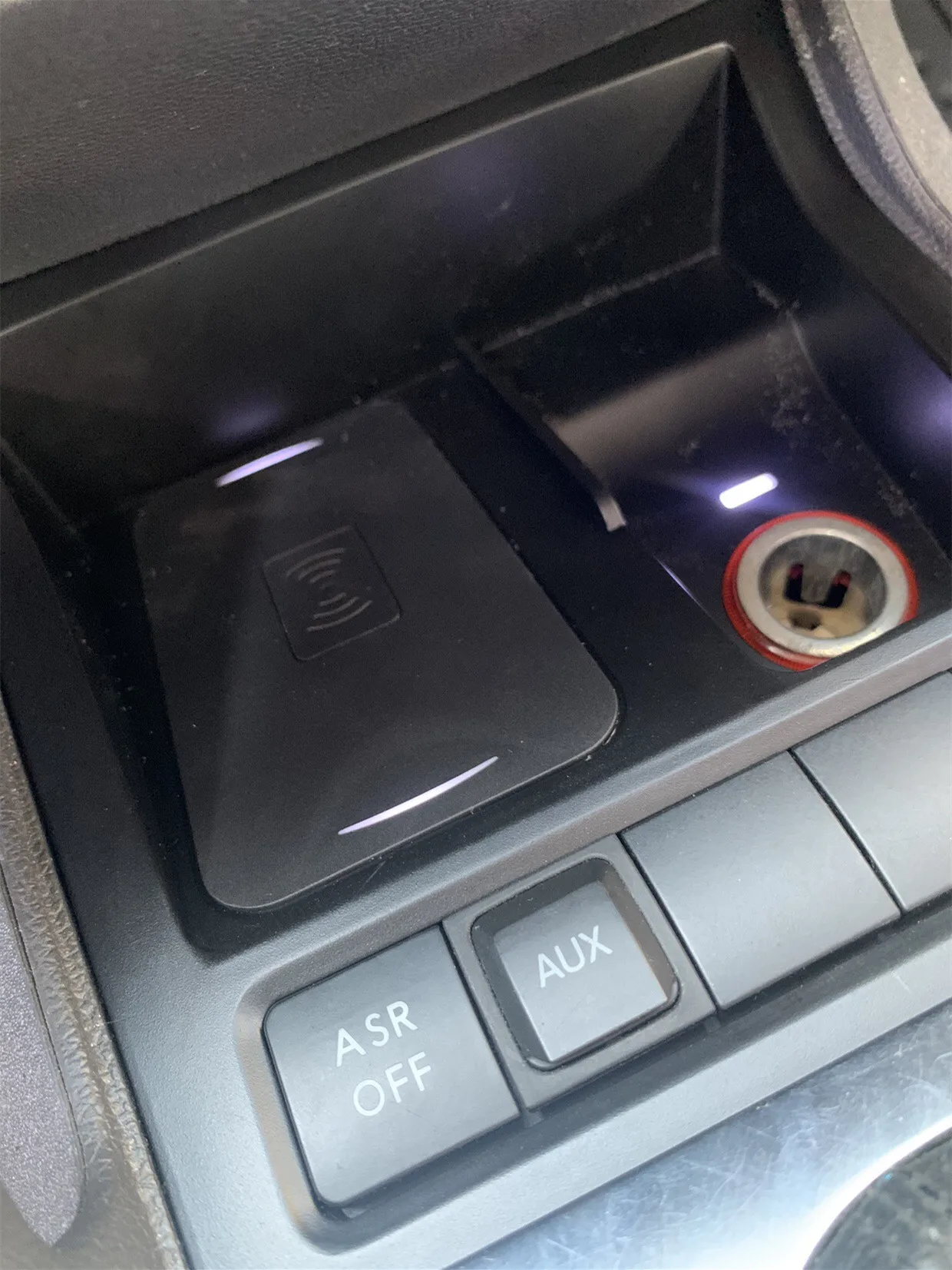 

Car wireless Charger For volkswagen Golf 6 MK6 Golf 5 MK5 Scirocco Sagitar 2008-2013 Charging Panel Pad Phone Holder Accessories