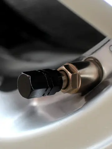 AUTCOAT Aluminum Alloy Car Wheel Tire Valve Caps Tyre Rim Stem Covers Car Dustproof Tire Cap For Cars Motorcycles Trucks Bikes