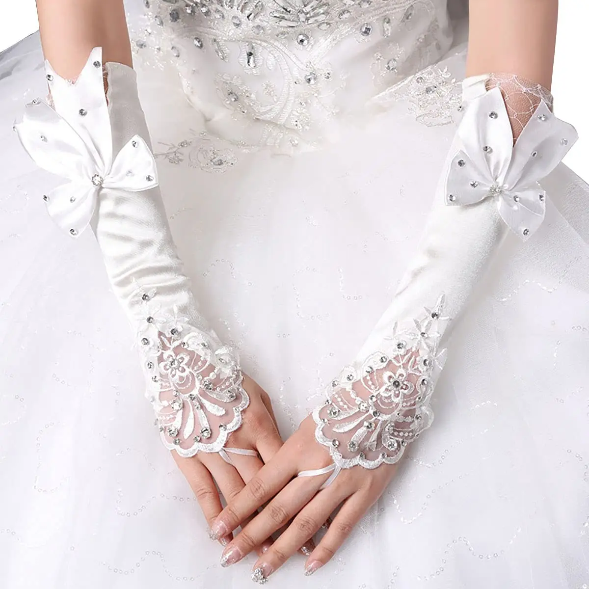 คราบยาวผู้หญิงถุงมือแต่งงาน Ivory Fingerless ลูกไม้ถุงมือเจ้าสาวคริสตัลโบว์ดอกไม้ถุงมือสำหรับเจ้าสาว Rhinestone Wedding