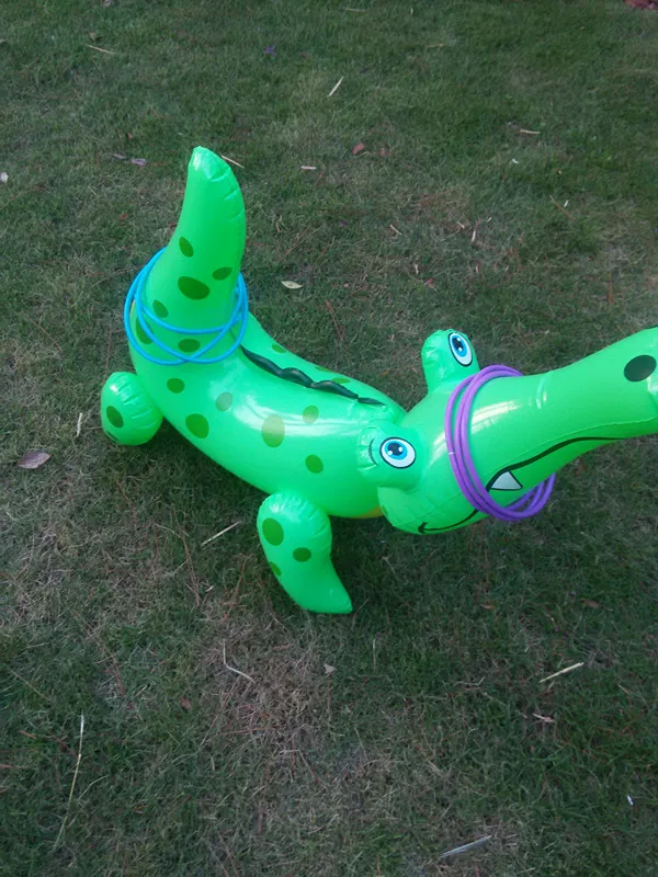 Giocattoli gonfiabili per bambini Coccodrillo Lancio Cerchio Puzzle Gioco Puntelli Modello di performance sul palco Simulazione Animale Coccodrillo 2021