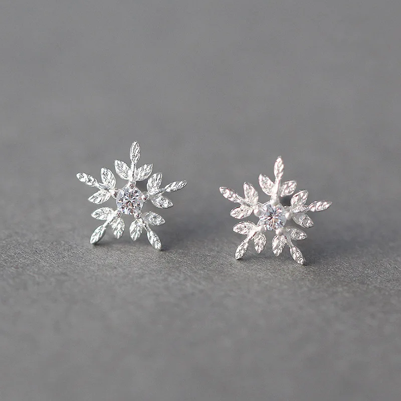 

REETI Snowflake Stud Earrings For Women Fashion Jewelry Gift