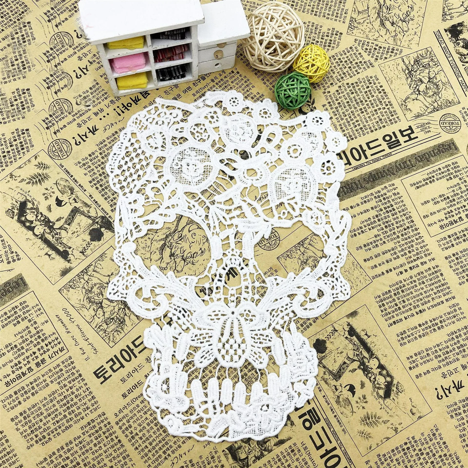 1PCS ปักผ้าฝ้ายสีขาว Skull หัวลูกไม้ผ้าริบบิ้นทำด้วยมือ DIY ผ้าสติกเกอร์ Hollow Collar Patch