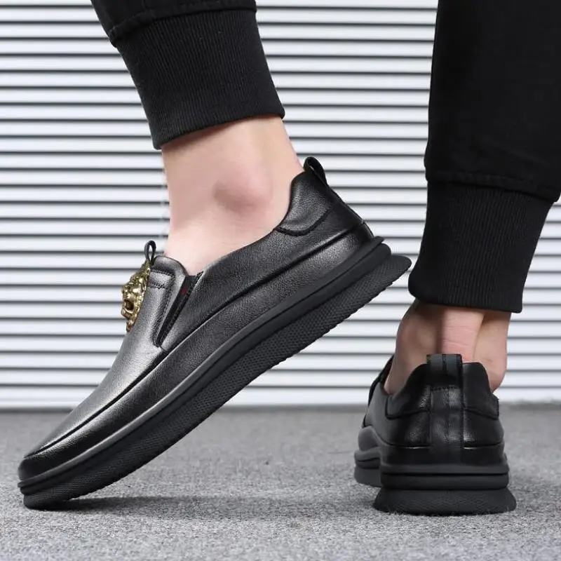 

New Loafers Men's Board Shoes Casual leather brand Designer soft-sole sneakers Sneakers p31