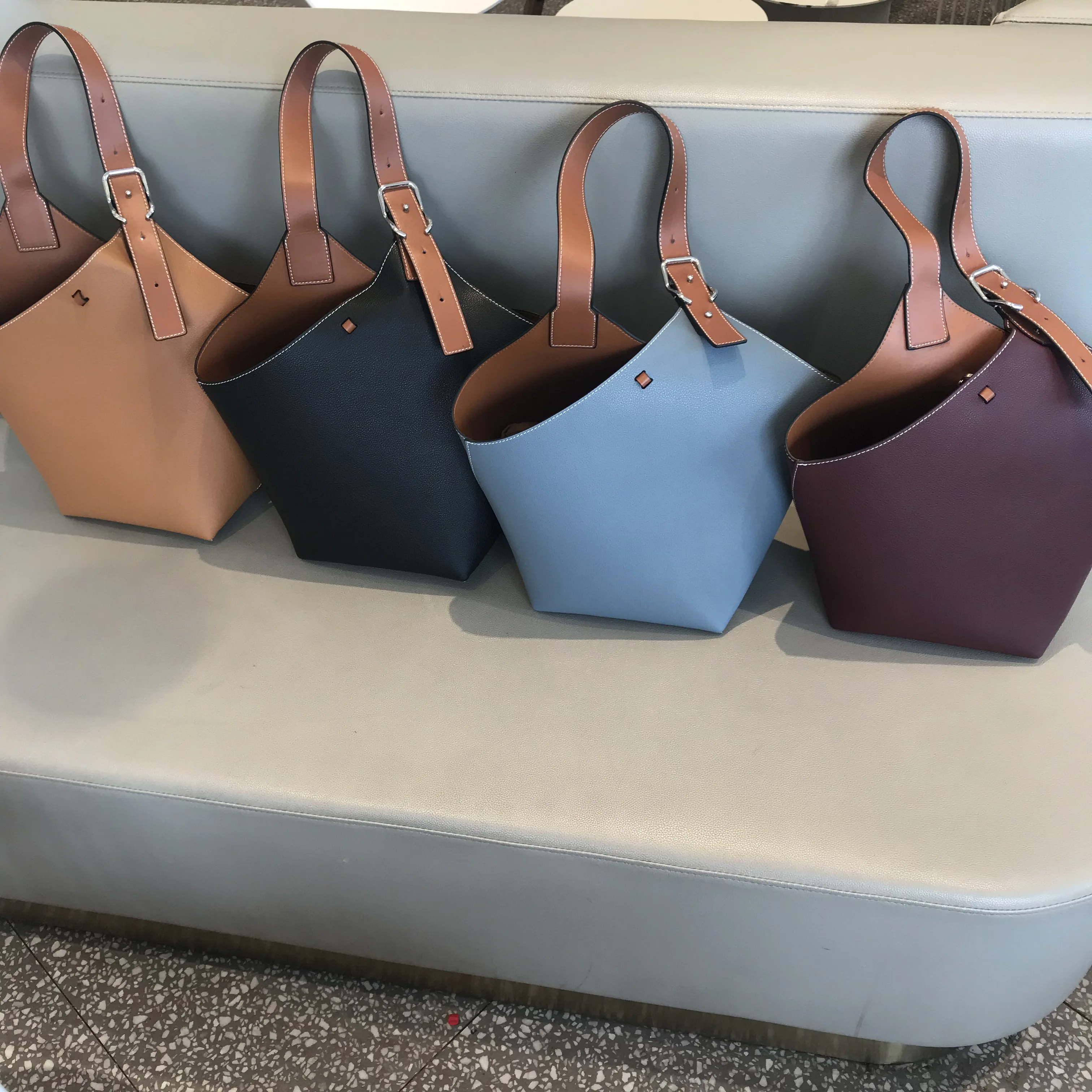 2023 New Design Irregular Brown Handbag Female Large Capacity Shoulder Bag Fashion Bucket Bag Wild Soft Leather Tote Women Bag