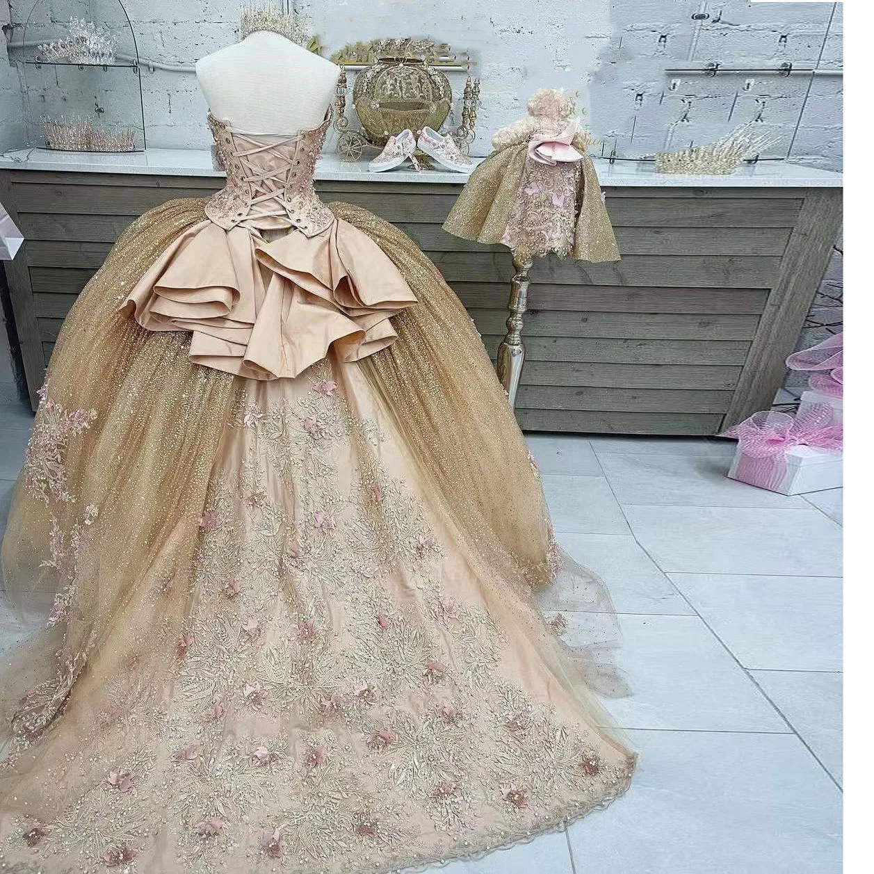 Neue Luxus Quinceanera Kleider Perlen Pailletten Appliqued Weg Von Der Schulter Sweep Zug Prinzessin Ballkleider Für 16 Süße Mädchen