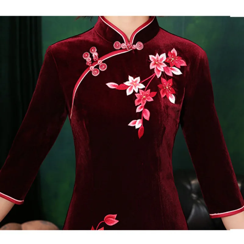 Plus Size Cheongsam 2020 Qipao Chinese 6XL 5XL 4XL Embroidery Velvet Long Banquet Evening Qi Pao Women Clothing