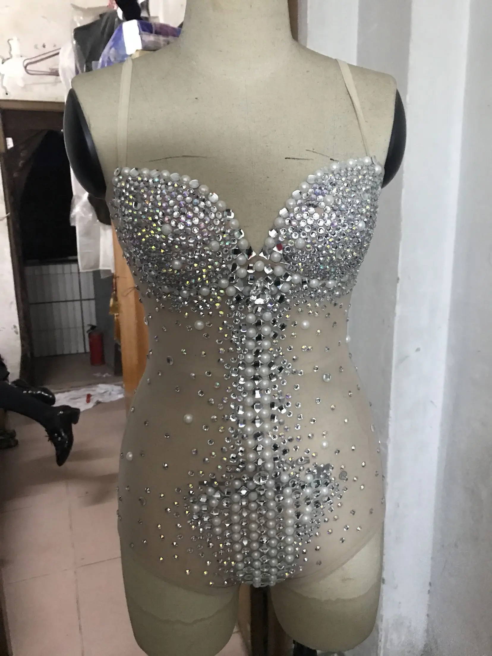 Kobiety nowe świecące cyrkonie perła Mesh przezroczyste piosenkarka Sexy body Performance Party świętuj Glisten kostium kombinezon