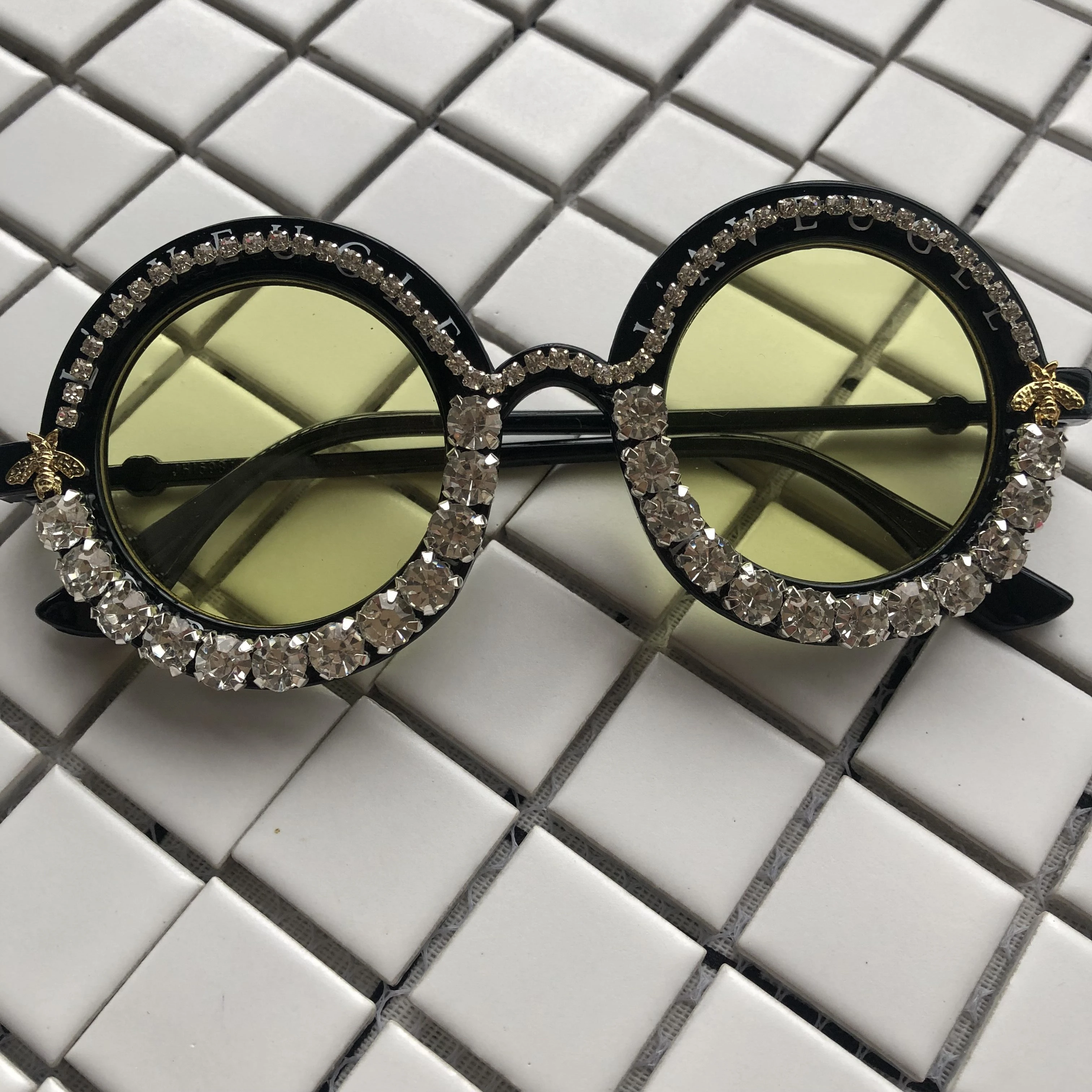 

Sunglasses Women Fashion Trends Vintage Handmade Diamond Round Frame Sunglasses Cute Lively Young Sunglasses UV400