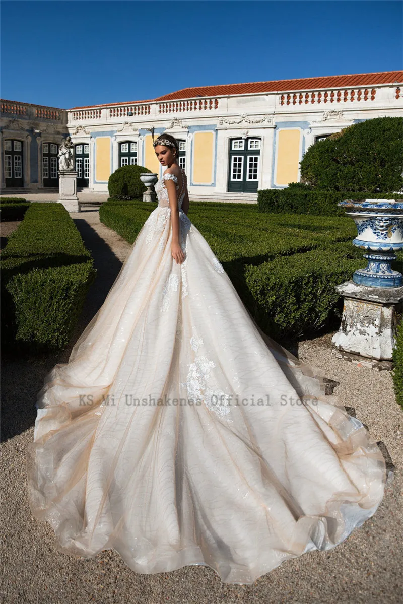 Robe de Mariage abito da ballo Champagne abito da sposa 2021 abiti da sposa in pizzo treno lungo chiesa Chic abiti da sposa manica a cappuccio