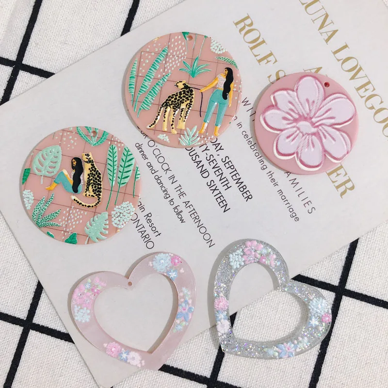 

Ornament Accessories Floral Round Heart Hollow Out Geometry Resin Jewelry Charms 20pcs DIY Findings Necklace Cute Pendants