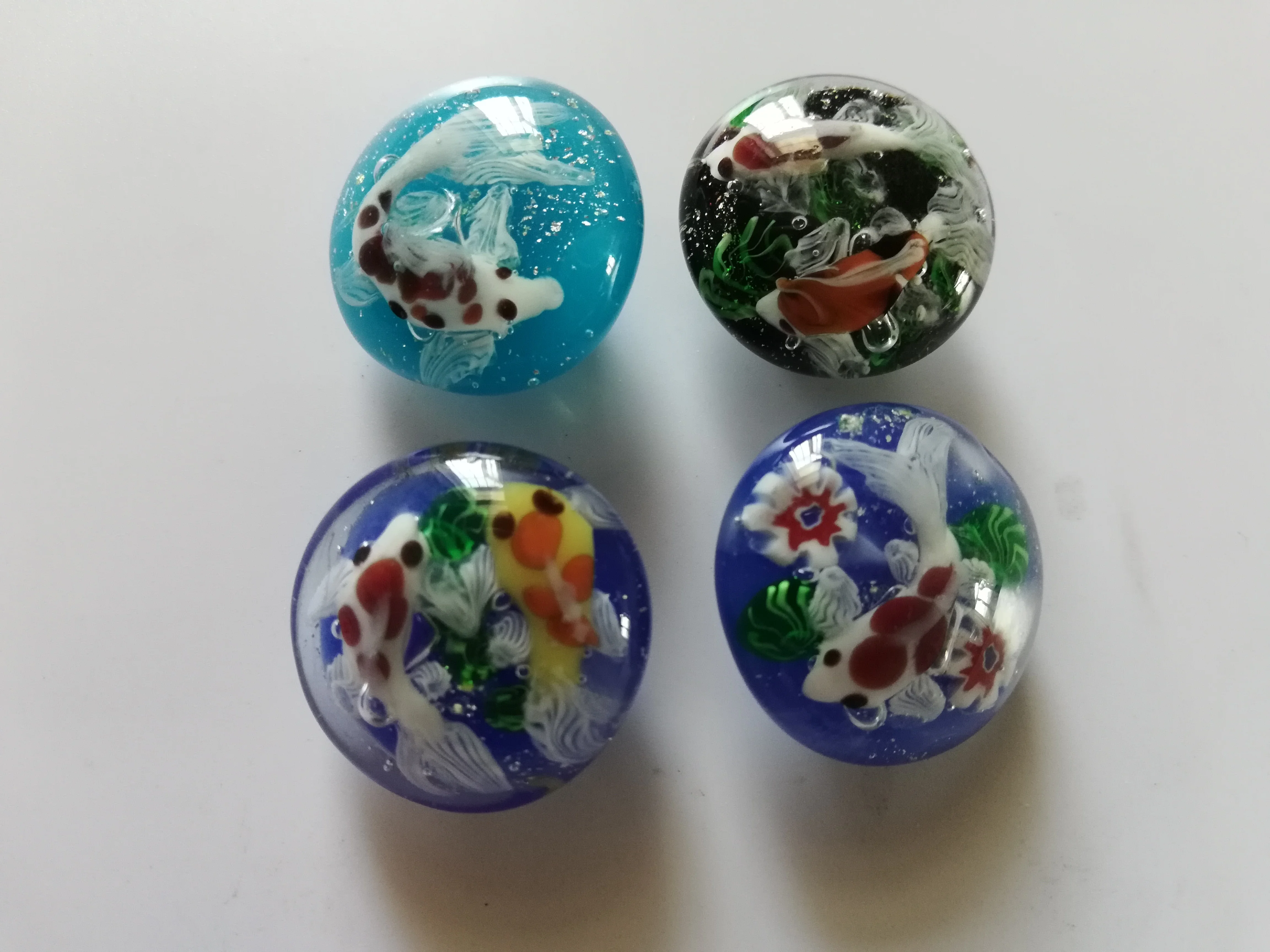 

A set 4pcs 100% handmade paperweight shape lampwork glass button art work glass handiwork-koi fish