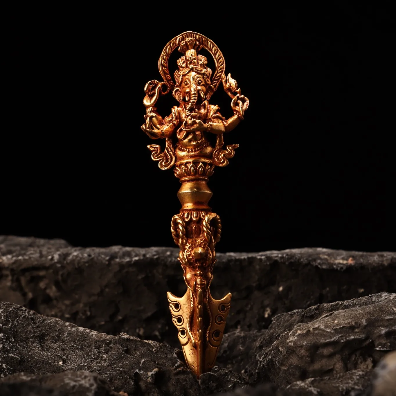 

Collect Tibetan Tantric art gold tantric elephant nose god of wealth drop magic clubbing drop magic device