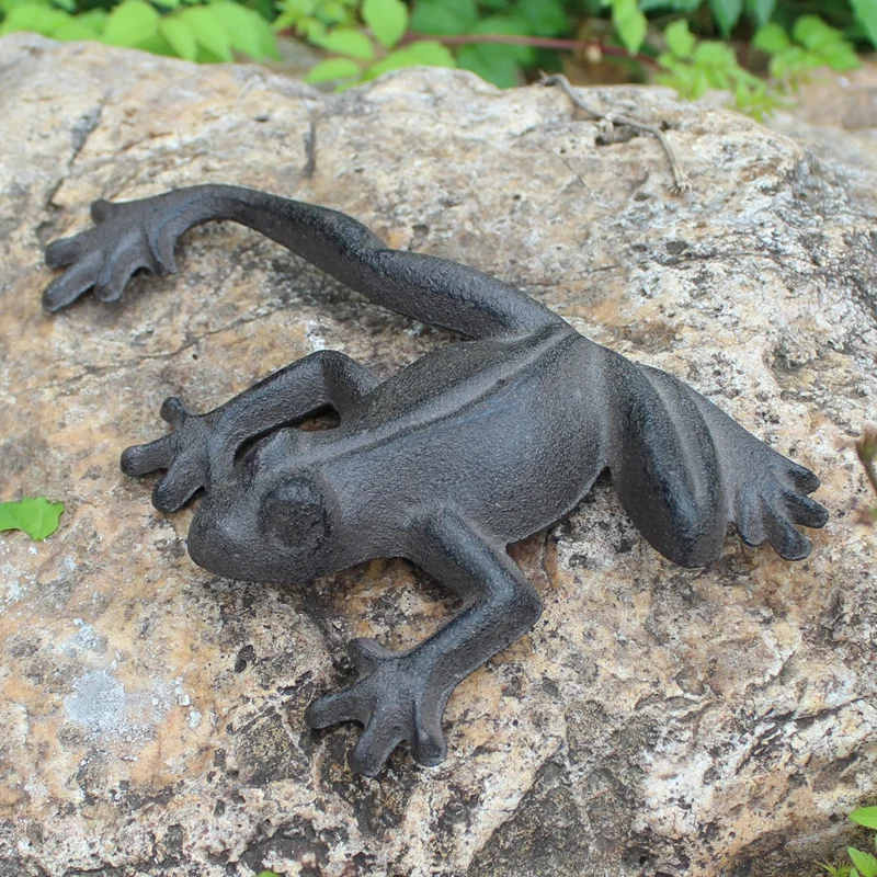 

Vintage Home Garden Decor Cast Iron Frog Figurines European Retro Outdoor Decorative Heavy Metal Frog Sculptures Animal Statues