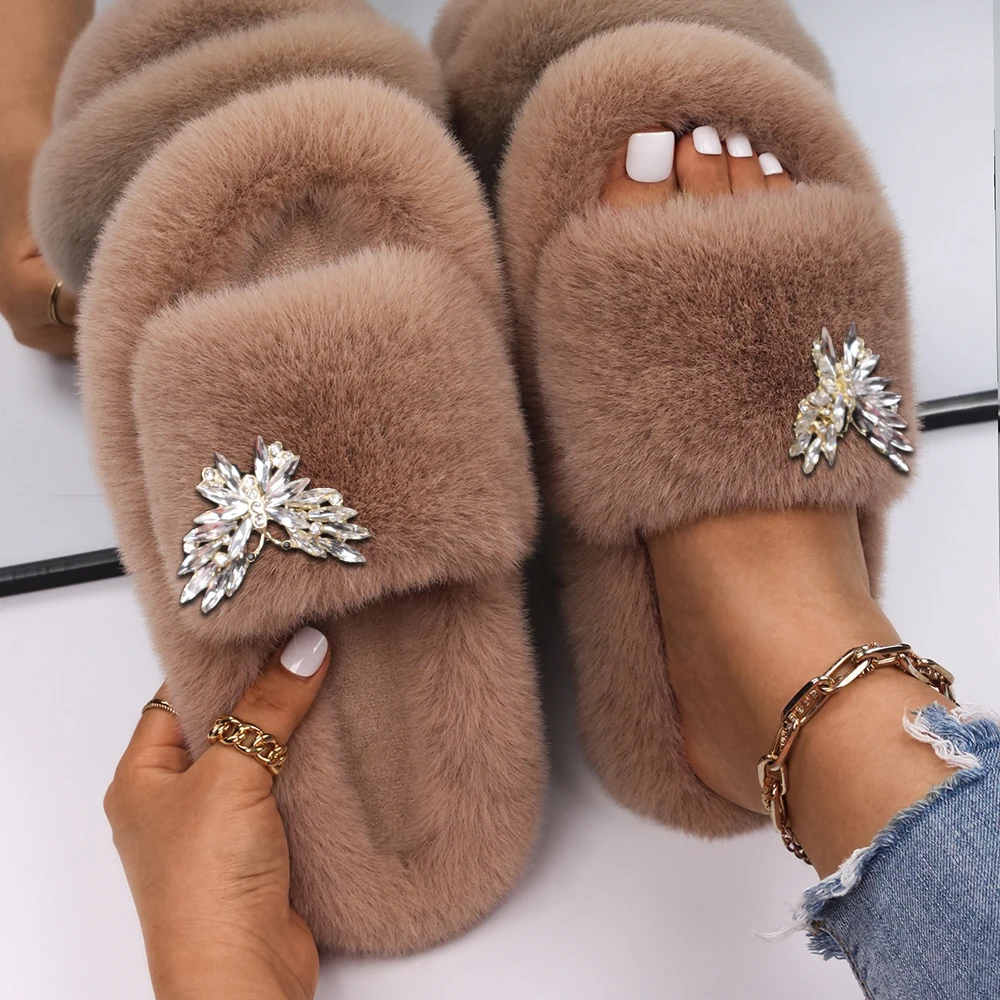 

Women Slippers 2021 Fashion Rhinestone Butterfly Faux Fur Slides Fluffy Flip Flops Platform Fur Sandals Luxury Designer Shoes