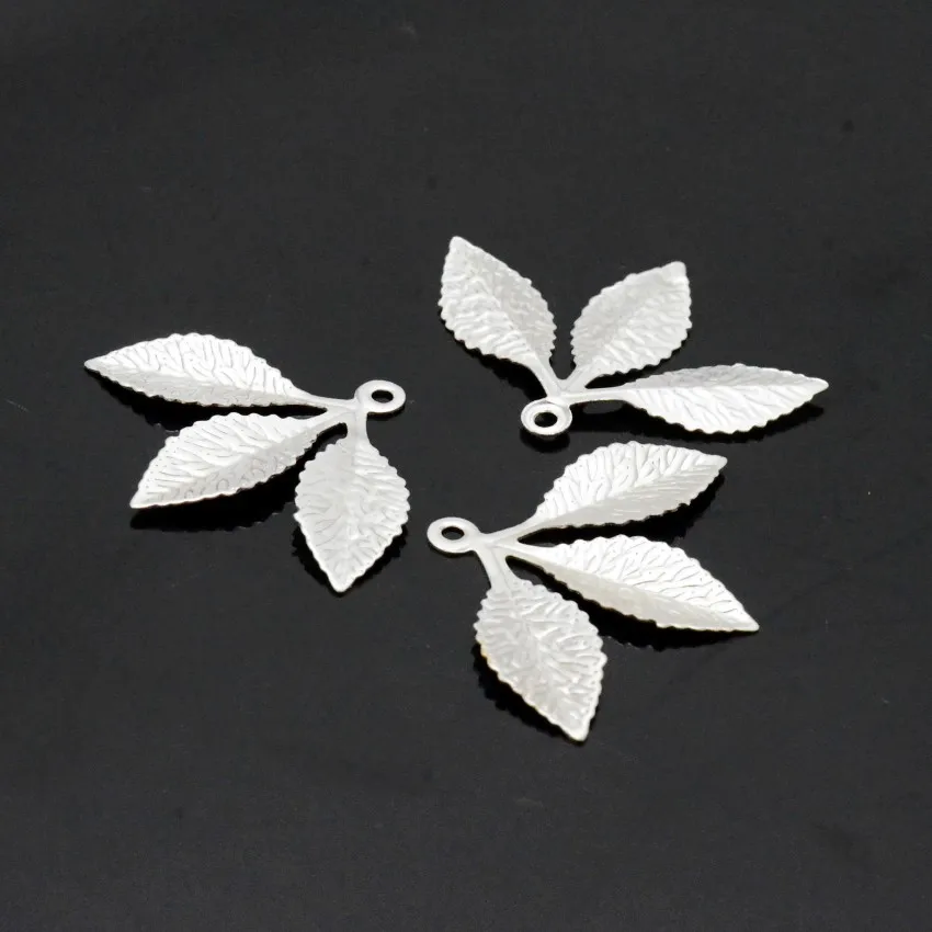20Pcs Filigree Leaves Leaf Metal Crafts Decoration DIY Findings 2.3X3.0cm (2 COLOR)