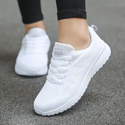 Zapatos informales para mujer, zapatillas planas de malla transpirables a la moda, zapatillas de deporte para mujer 2021, zapatos vulcanizados para gimnasio, calzado blanco para mujer