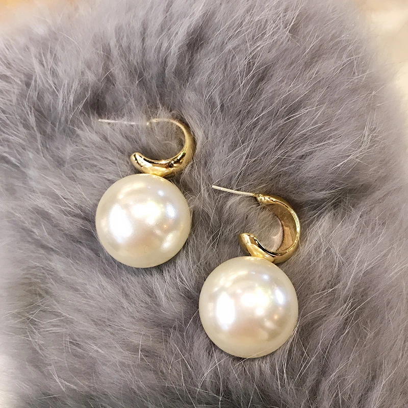 Trendy Fashion Korean Oversized Pearl Drop Earrings for Women Bohemian Golden Round Pearl Wedding Earrings Jewelry
