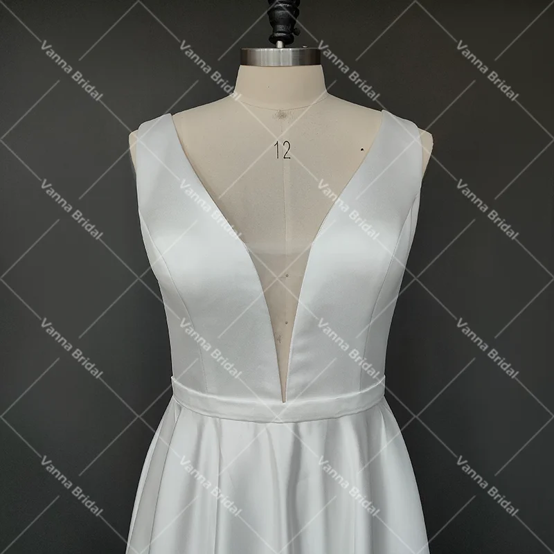 Uma linha V Neck cetim vestido de noiva minimalista, simples Criss Cross, costas abertas, Custom Made, vestido de noiva sem mangas, envoltório longo, Plus Size