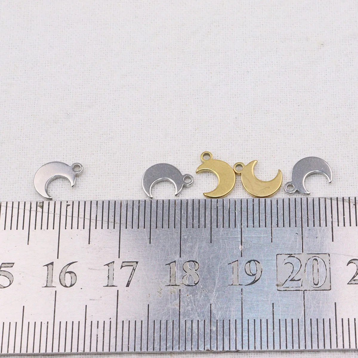 10pcs 8mm Wholesale Stainless Steel Mini Moon Charms Pendant Girl DIY Necklace Earrings Bracelets Unfading Colorless 2 Colors