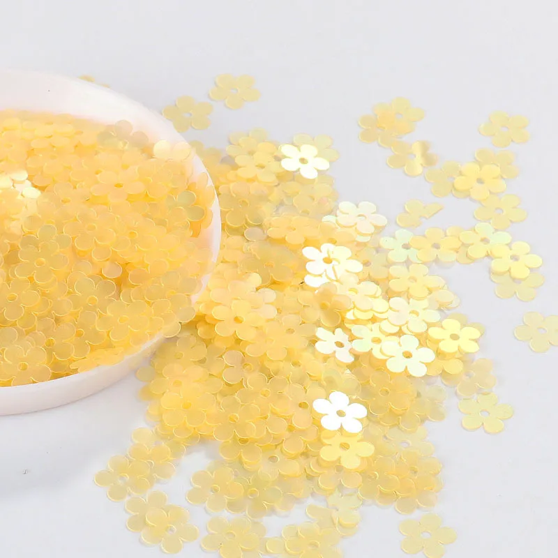 

100g/Lot Yellow Loose Sequins Flower Round Glitter PET Paillette Sewing DIY Clothes Ornaments High Quality 2026