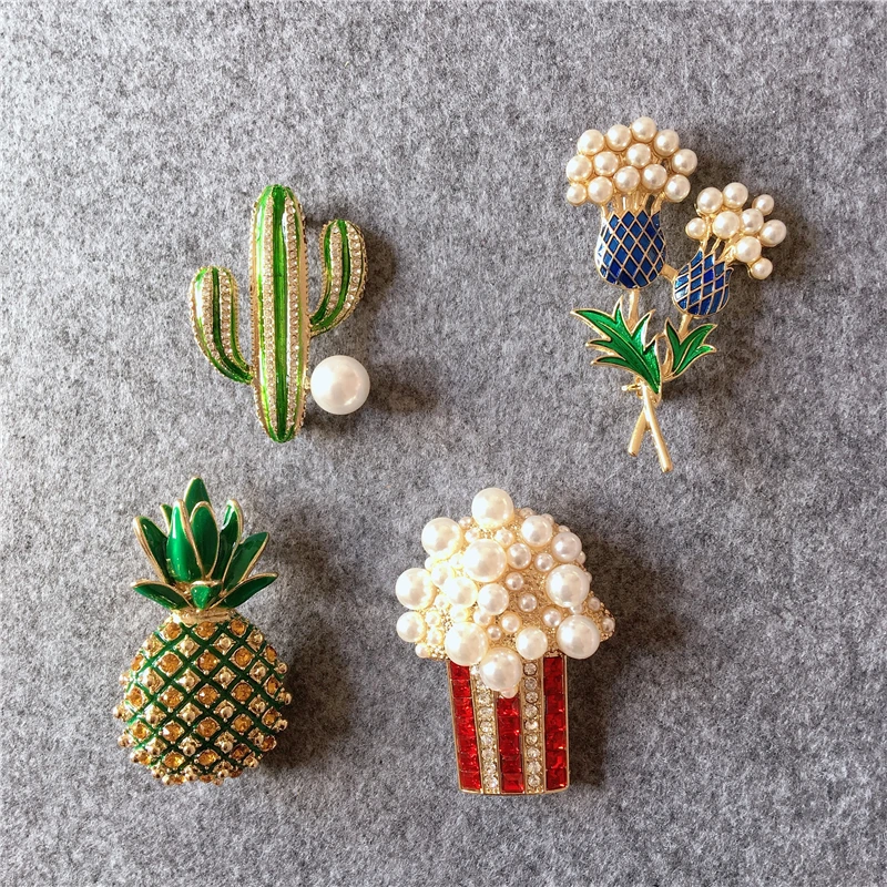 HUANZHI Vintage Gold Color Enamel Pearls Crystal Pin Bird Rabbit Flower Elephant Scepter Bow Pineapple Popcorn Brooch for Women