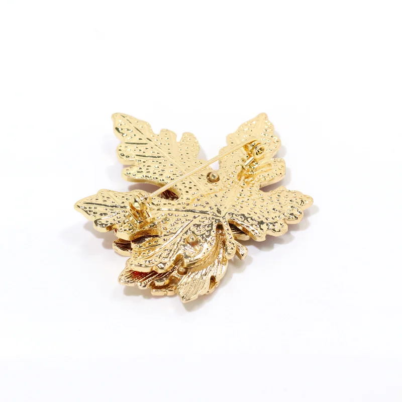 Women\'s Vintage Brooch Maple Leaf Brooches for Women Alloy Enamel Lapel Bag Hat Brooches Fashion Jewelry Badge Man Woman Gift