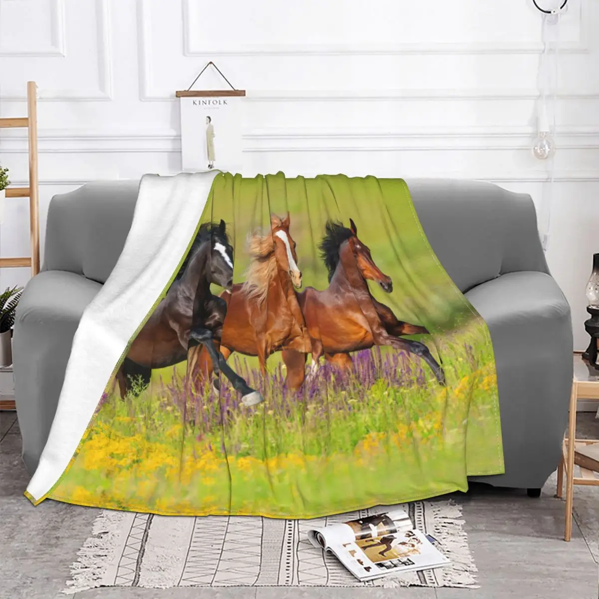 Horse Running Flower Meadow Fleece Blankets Galloping Animal Lovers Throw Blankets for Bed Sofa Couch 200x150cm Bedspreads