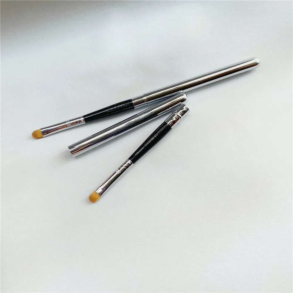 Lip Brush L05 Firm Round Precision Lip Liner Makeup Brush with Metal Cover